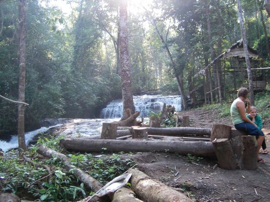 ... und angrenzender Wasserstelle.