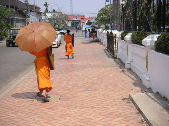 Moenche in Vientiane
