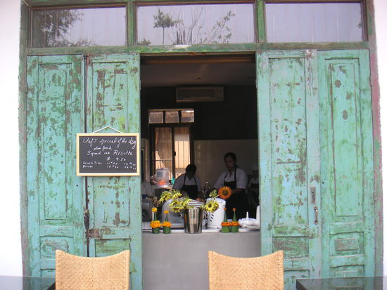 Eine der hunderttausend Tueren, in die ich mich in Luang Prabang verliebt habe! Diese STadt ist Wahsninn, sooo nett!