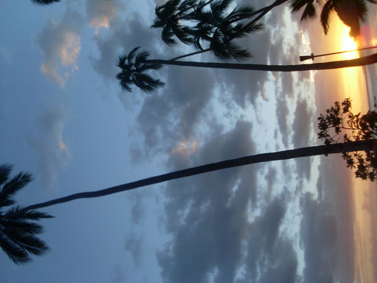 unsere taeglichen Sonnenuntergaenge.. dieser hier im Nago Bay Resort an der Coral Coast