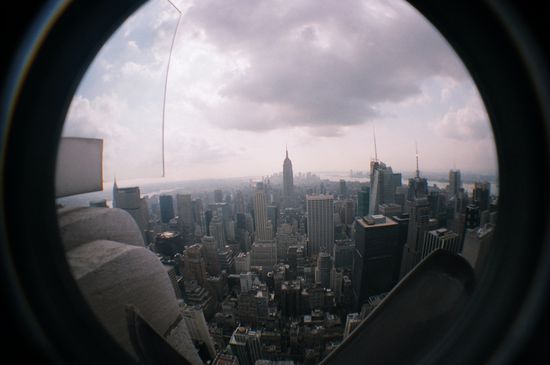 Aussicht vom Rockefellercenter (leider war es bewölkt)
.. aber das Türmchen in der Ferne in der Mitte ist das Empire