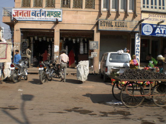 so schauts in agra aus, um 6.30 uhr in der frueh, wenn alle aufwachen..