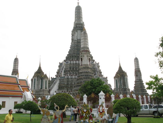 Der Wat Arun in seiner vollen Groesse
