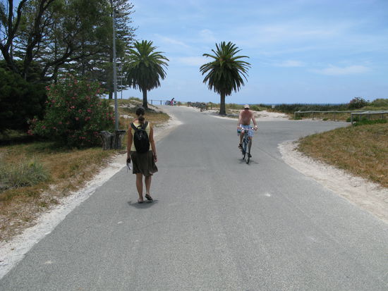 Wie man sieht erkundeten wir die Insel zu Fuss, wobei Andere lieber das Fahrrad nahmen 