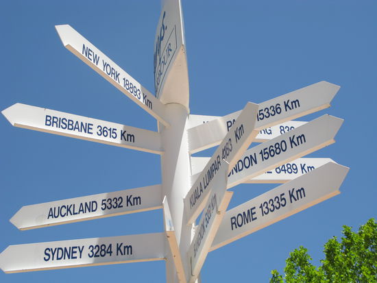 So, bis Sydney sind es also noch 3284 Kilometer. Puh, zum Glueck haben wir noch ein wenig Zeit.... 