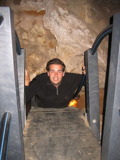 ... Stufe um Stufe gings hinunter zu den Kristallen.