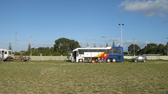 In diesem wundervoll restaurierten Bus (der Chris &amp; Jenny gehoert) rutschten wir ins neue Jahr.
