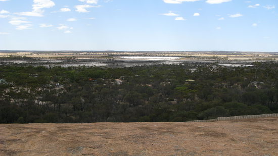 Aussicht auf dem Wave Rock ueber Hyden