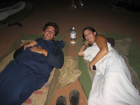 Im gemuetlichen Swag, bei immer noch heissen Temperaturen.