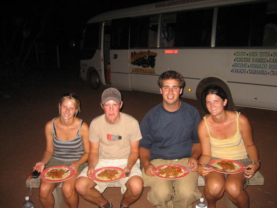 Beim Abendessen im Bushcamp 
