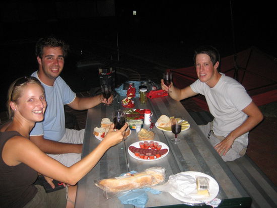 Das leckere Picknick am letzten Abend wurde bis tief in die Nacht genossen. 