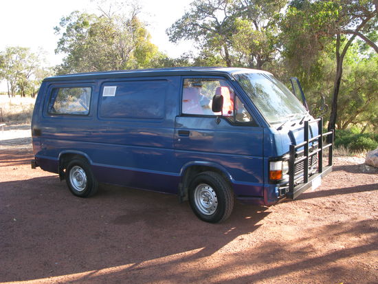 Unser "nigelnagelneuer" Campervan. Von Aussen sieht er doch schon mal ganz gut aus...