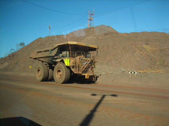 Ein solcher Truck fasst 240 Tonnen Eisen.