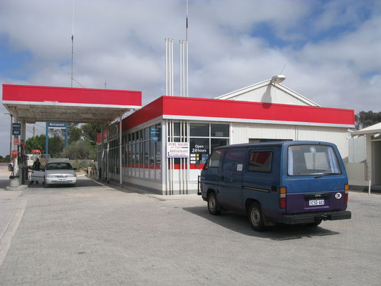 Endlich wieder einigermassen in der Zivilisation angekommen. Phu, geschafft!