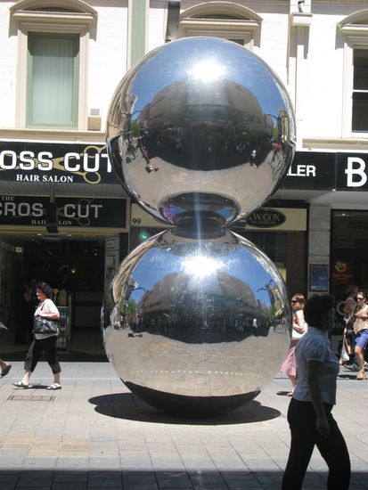 Witzige Skulpturen gibt es ueberall zu sehen...