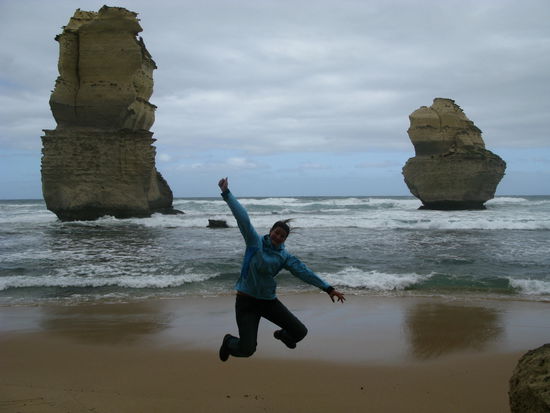 Juhu, ich bin fast so gross wie die Steine...