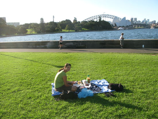 Da packten wir doch sofort unsere Decken aus &amp; machten ein leckeres Picknick. 