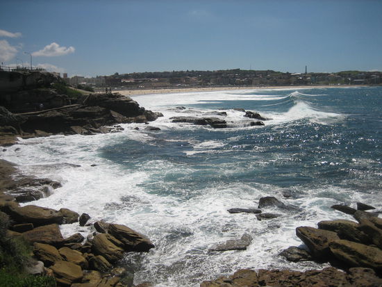 Der Kueste entlang ging es zu Fuss weiter.