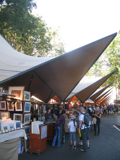 Der Markt im Quartier "The Rocks".