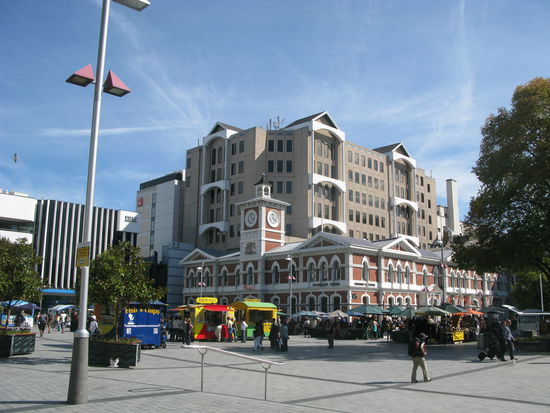 Am "Cathedral Square" in Christchurch.
