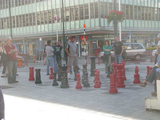 Den Leuten zum Beispiel beim Schach zuzuschauen...