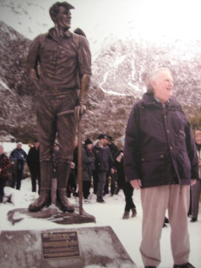 ...indem sich auch das Alpine Museum von Sir Edmund Hillary befindet. Er war der erste Mensch auf dem Mt. Everest.