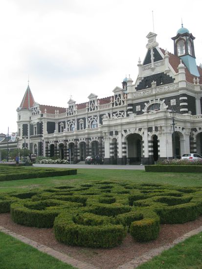 Das witzige Bahnhofgebaeude Dunedins.