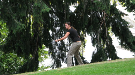 Fraenzi voll in Action. Das Kraeftemessen zwischen Celo &amp; Fraenzi endete 55:55, somit Unentschieden 