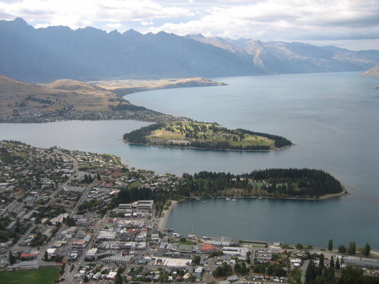 Nachdem wir den Huegel hochgelaufen waren, hatten wir einen phantastischen Ausblick ueber die Stadt.