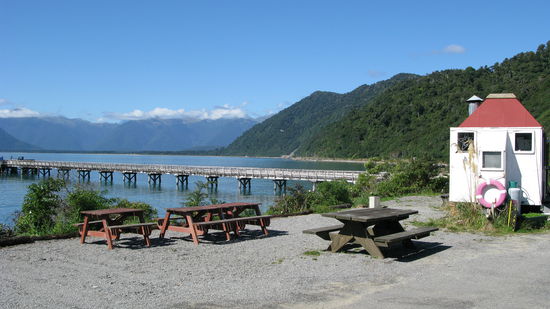 Bevors zur Westkueste ging, entdeckten wir das suesse Oertchen "Jackson Bay".