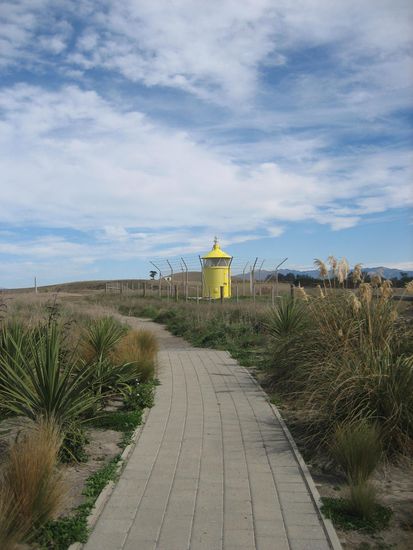 "Kaikoura" besitzt einen knallig gelben Leuchtturm.