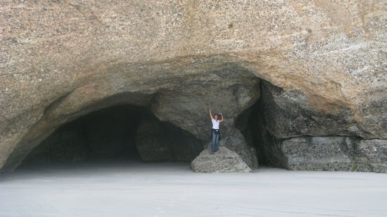 Auch im Trockenen kann man die Hoehlen erkunden.