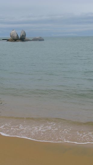 ...ist wirklich wie mit einem Messer in der Mitte halbiert. Verrueckt! 