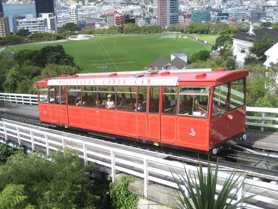 Mit der "Schweizer Bahn" gings hoch ueber die Stadt hinaus...