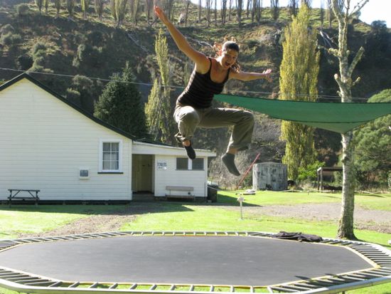 Zu Fraenzis Freude gabs da sogar ein Trampolin. Manchmal muss man einfach nochmal ein Kind sein...