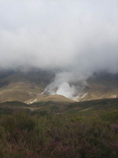 Die Schwefeldaempfe in weiter Ferne.
