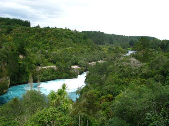 Durch die gewaltigen "Huka-Falls"...