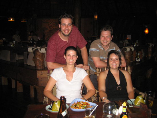 Abendessen mit Daniela &amp; Reto. 
Wir danken euch nochmals fuer die lustigen drei Tage!