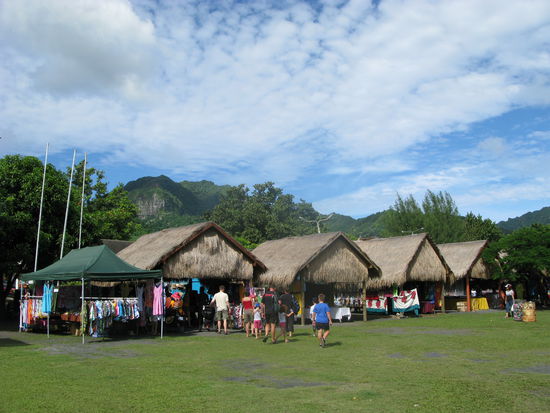 Beim woechentlichen Markt gehts immer rund zu und her...
