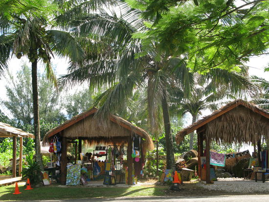 ...viele niedliche Staende verkaufen fast alles. 