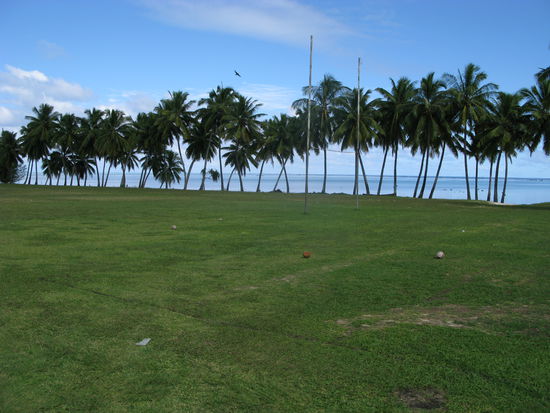 Sooooo laesst sichs besonders gut Rugby spielen, Palmen &amp; Meer als Zaungaeste.