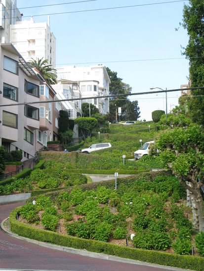 Die "Lombard Street" wird als die kurvigste Strasse der Welt bezeichnet.