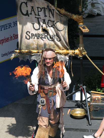 Sogar "Captain Jack Sparrow" - ach nein, "Captain Jack Spareribs" traffen wir an.