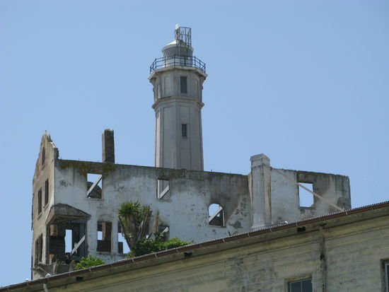 Von diesem Wachturm aus wurde das ganze Grundstück Tag &amp; Nacht beobachtet.