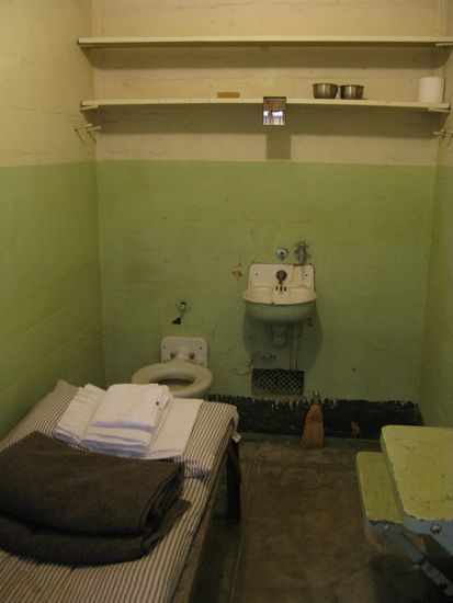 Eine der schrecklichen Zellen; trotzdem wurde sie penibel sauber gehalten.