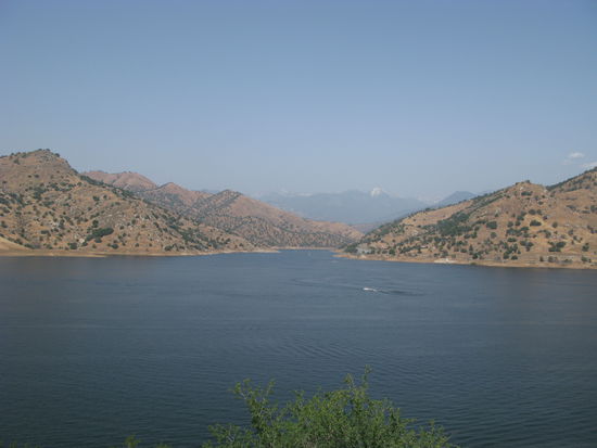 Der schöne See kurz vor dem Sequoia Nationalpark.