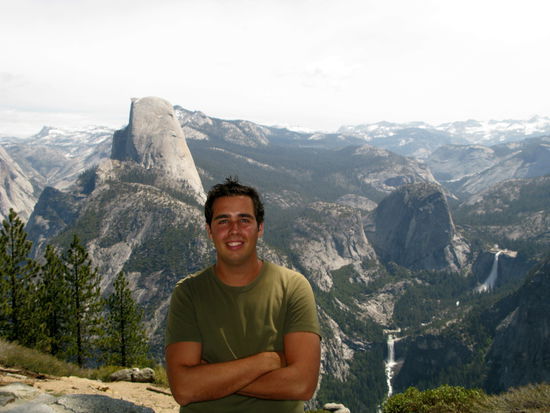 Celo vor der unglaublich kitschigen Kulisse! Rechts im Hintergrund...