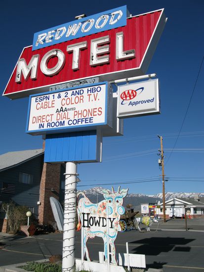 Endlich auf der anderen Seite angekommen, fanden wir in einem "mega Kaff" ein super witziges Motel.