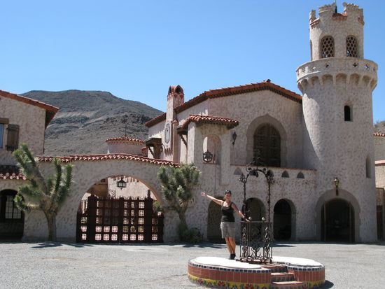 Das "Castle" wurde nach spanischem Stil erbaut, kombiniert mit den neusten technischen Errungenschaften. Und das Alles inmitten dieser trockenen Wüste!