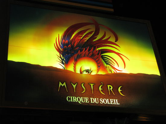 Ein Werbeplakat der Show "Mystère". Die Show war echt genial und ein Highlight unseres Abends.